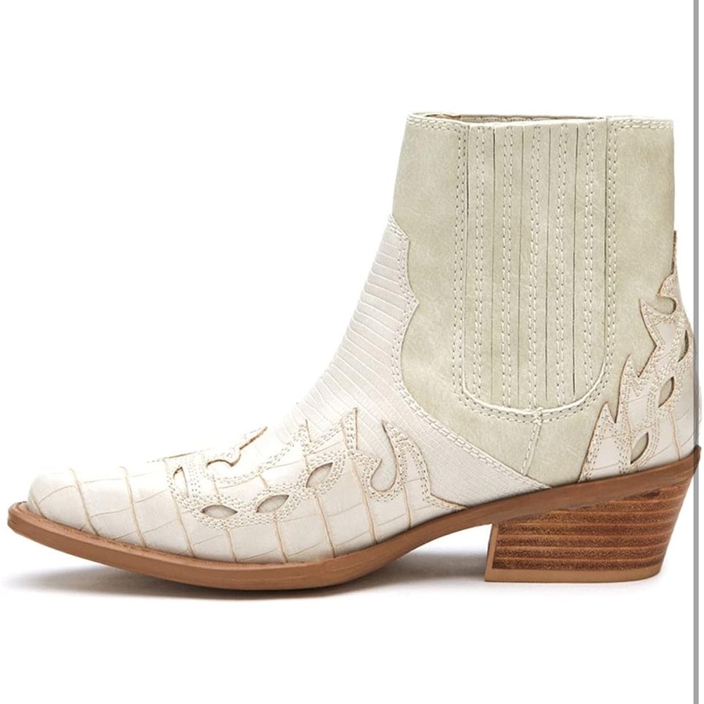 NEW Coconuts by Matisse Milo Cream Western Ankle Boots - Picture 7 of 10
